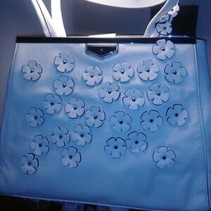 VERA WANG LARGE WHITE LEATHER FLORAL APPLIQUE HANDBAG"SIMPLY VERA" /SILVER HRDW